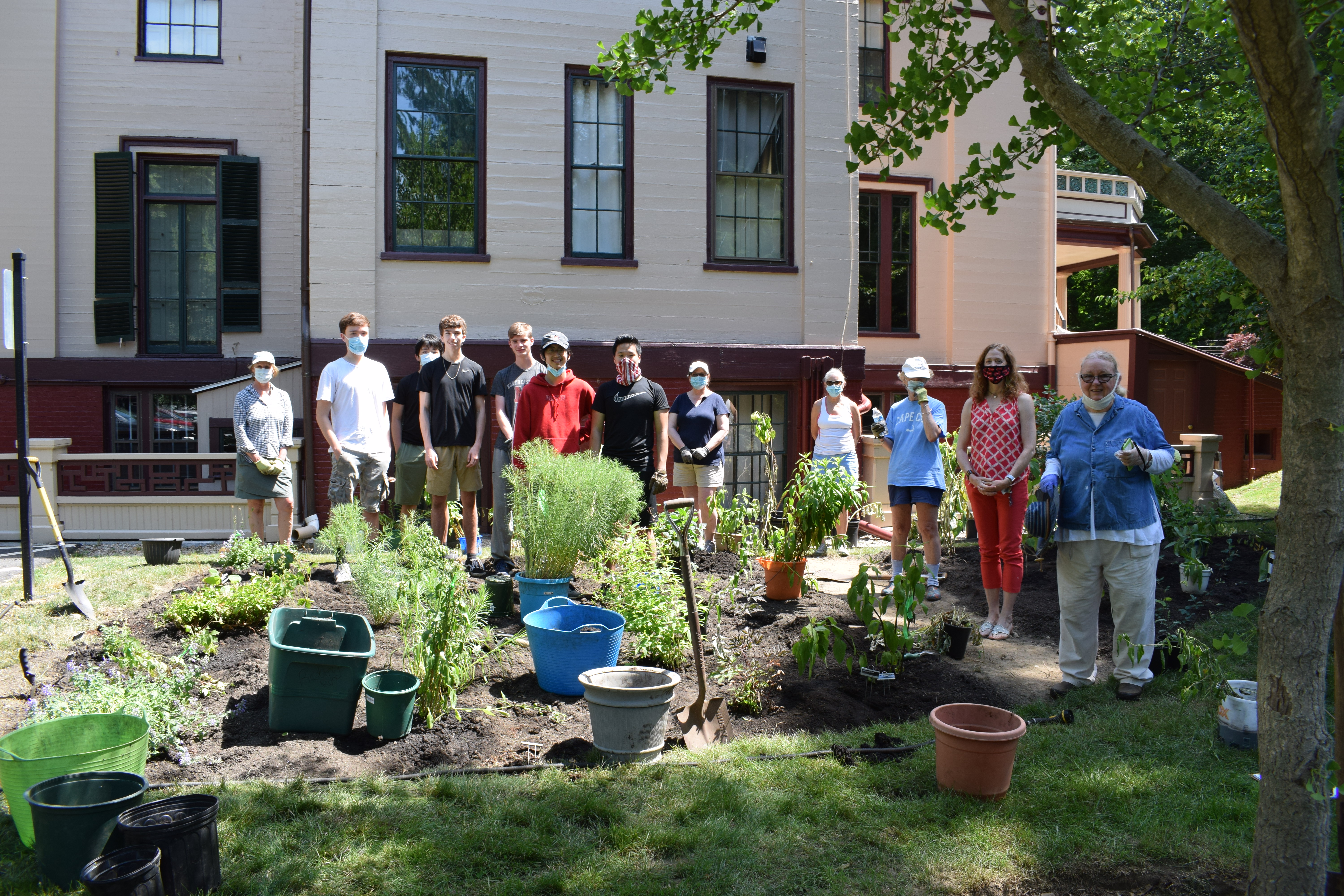 40 volunteers working on Forbes House Museum garden restoration